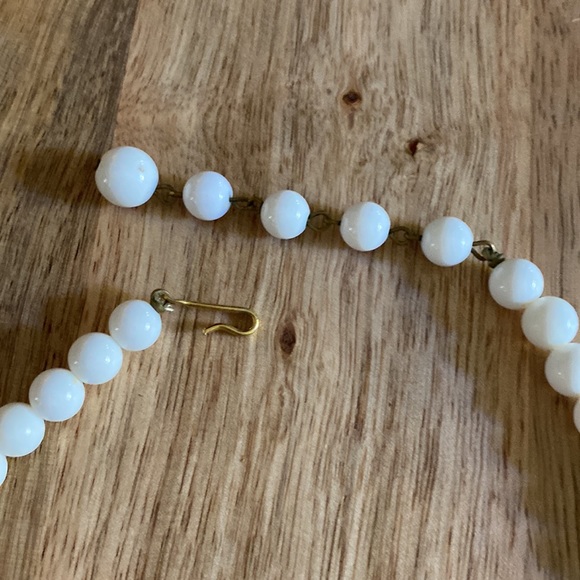 Necklace Beaded. White and Blue - Picture 2 of 4